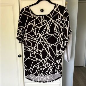 A-Line Black and White Geometric Blouse